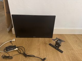 TV LG 22" negra