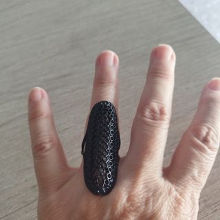 Anillo negro estilo malla