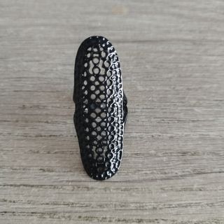 Anillo negro estilo malla