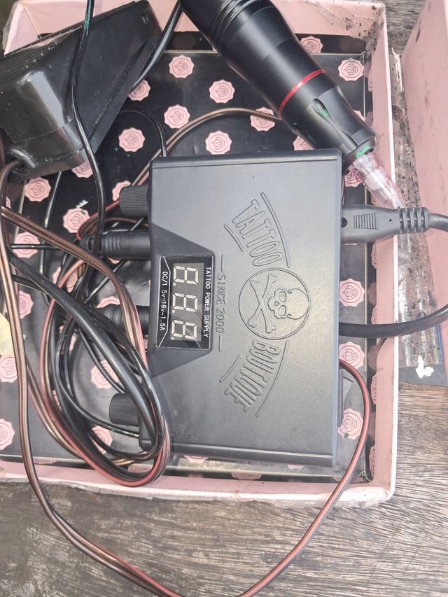 una macina de tatujes  marca (since2000)