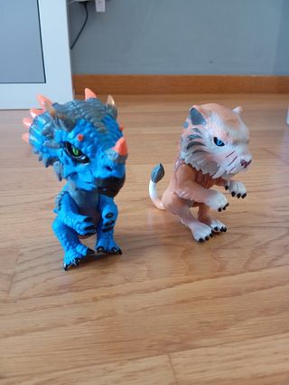 2 Fingerlings: Dinosaurio & Tigre dientes de sable