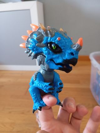 2 Fingerlings: Dinosaurio & Tigre dientes de sable
