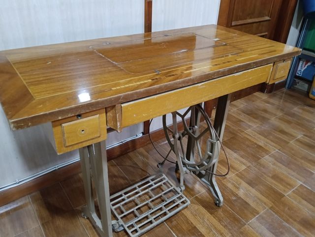 Máquina coser Alfa antigua