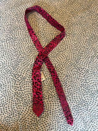 Corbata leopardo fucsia y negra