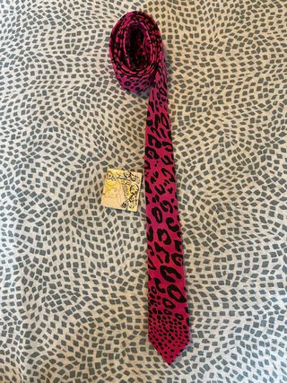 Corbata leopardo fucsia y negra