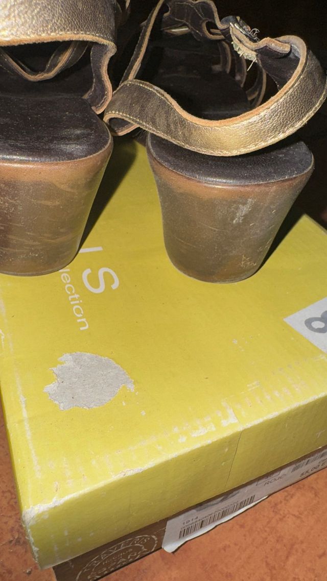 Sandalias cuña marrón-dorado