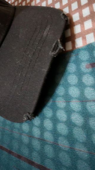 Gorra negra Less Plastic More Rock