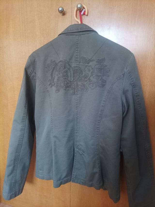 Chaqueta Zara verde militar mujer