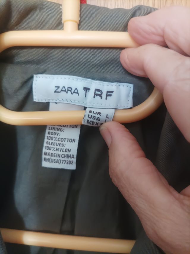 Chaqueta Zara verde militar mujer
