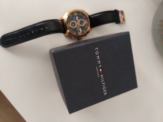 Reloj Tommy Hilfiger dorado