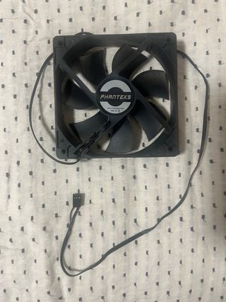 RAM Crucial y ventilador Phanteks