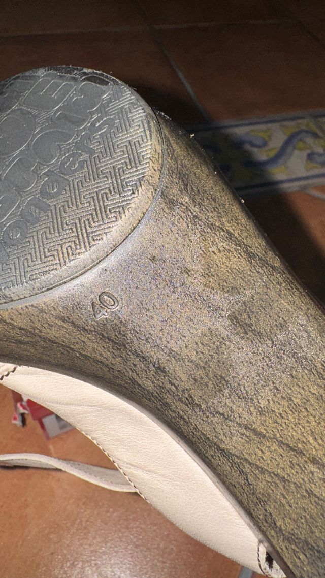 Tacones Wonders beige, talla 40