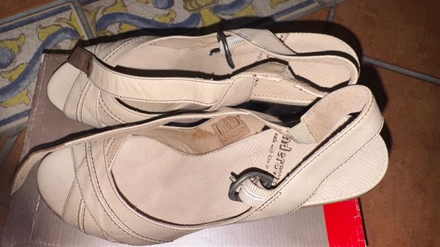Tacones Wonders beige, talla 40