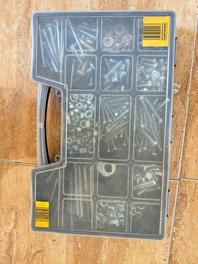 Maleta tornillos varios