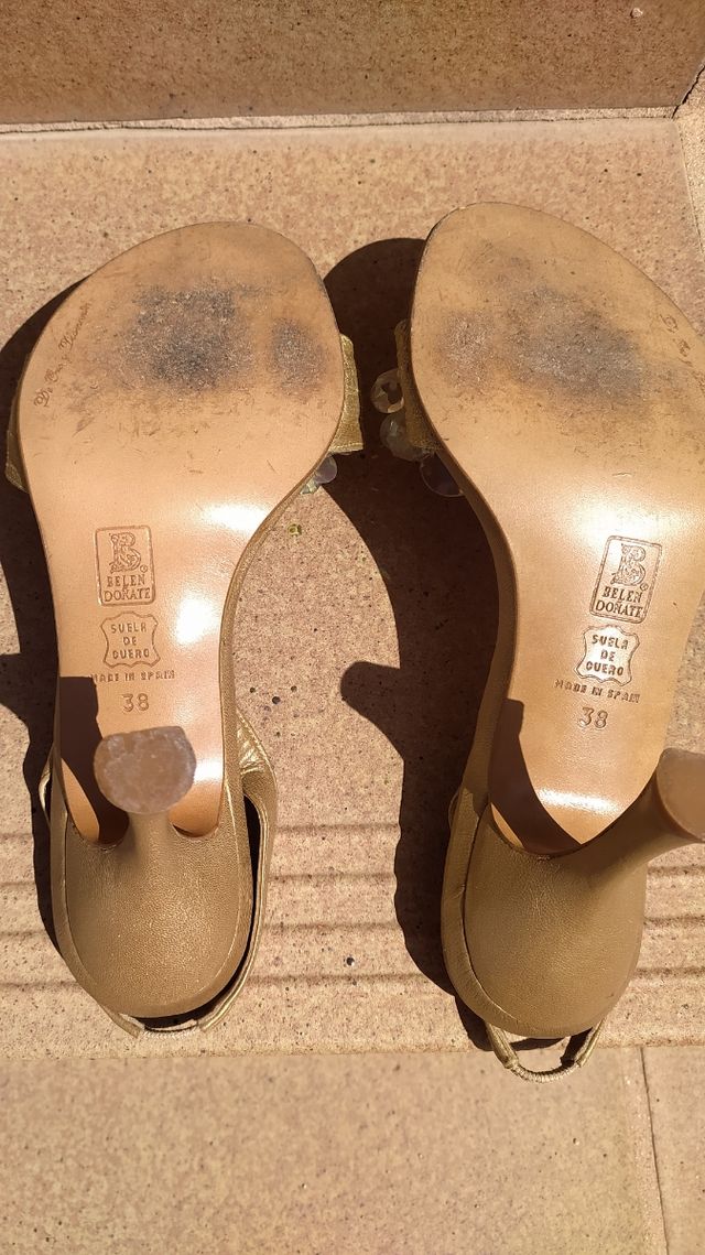 Sandalias Belén Doñate doradas