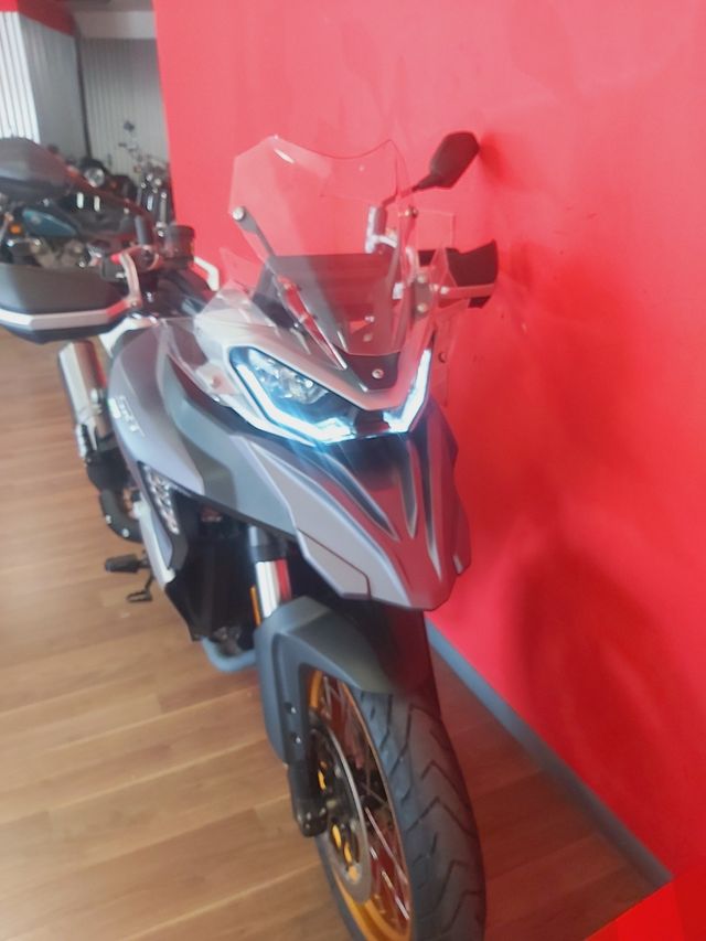 QJ Motor SRT 800 X - Moto