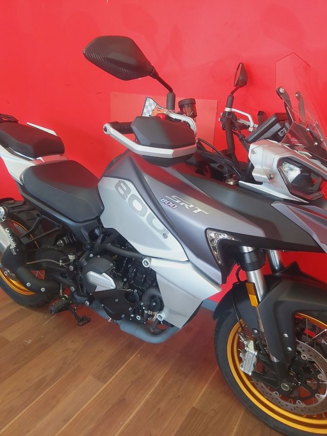 QJ Motor SRT 800 X - Moto