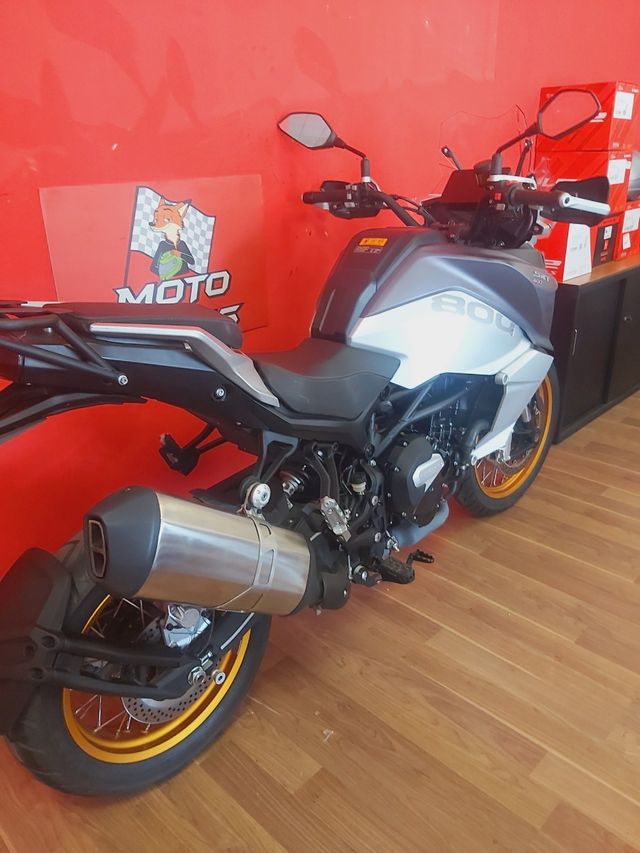 QJ Motor SRT 800 X - Moto