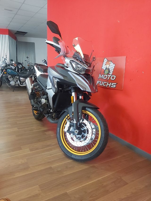 QJ Motor SRT 800 X - Moto