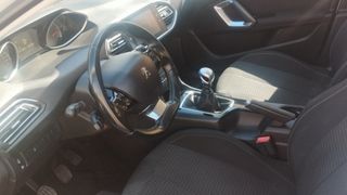 Peugeot 308 2019, con navegador 6 velocidades