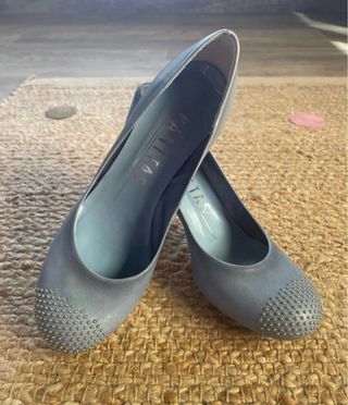 Zapato tacon tachuelitas Hispanitas 