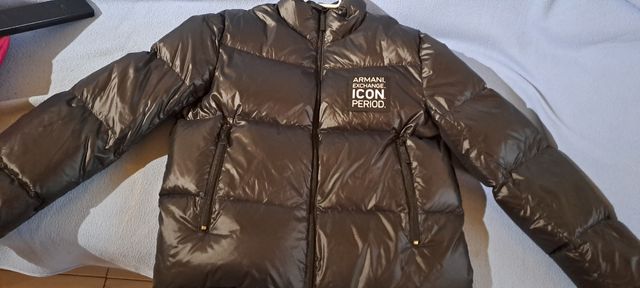 Chaqueta Armani Exchange marrón de plumas