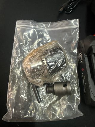 Pistola Impacto 18V no tiene cargador ni batería 