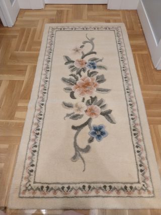 Juego de 2 alfombras de lana beige-rosa.