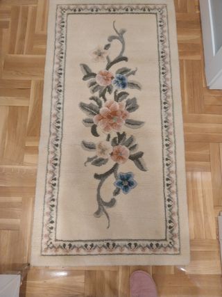 Juego de 2 alfombras de lana beige-rosa.