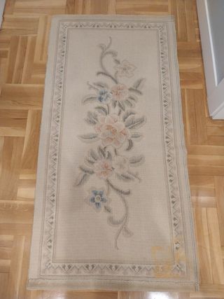 Juego de 2 alfombras de lana beige-rosa.