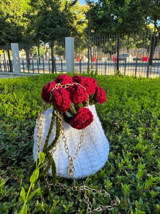 Bolsa de ramo de rosas de ganchillo