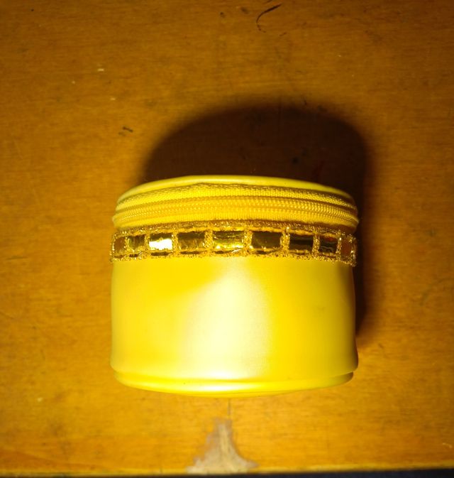 Custodia profumo Dior gialla