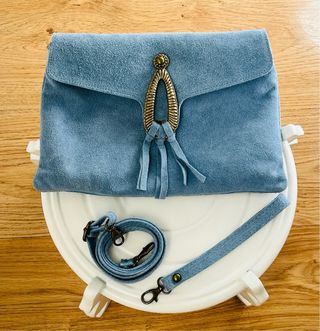 Cartera de mano estilo boho azul Capri
