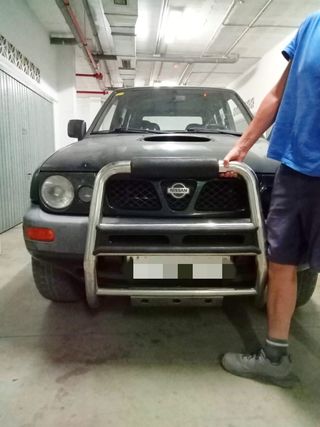 Nissan Terrano II - Defensa Delantera