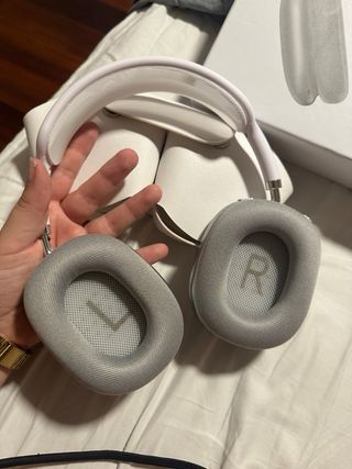 Cascos inalámbricos blancos