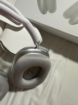 Cascos inalámbricos blancos