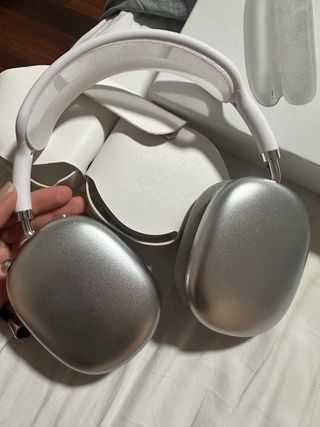 Cascos inalámbricos blancos
