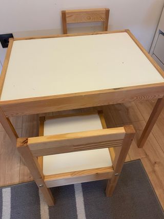 Mesa infantil Ikea + 2 sillas