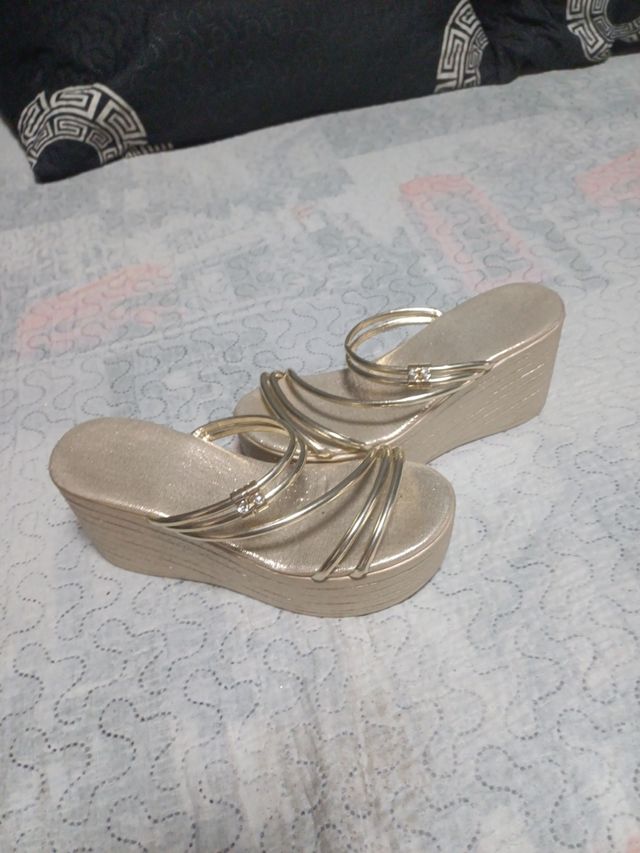 Zapatos plataforma dorados