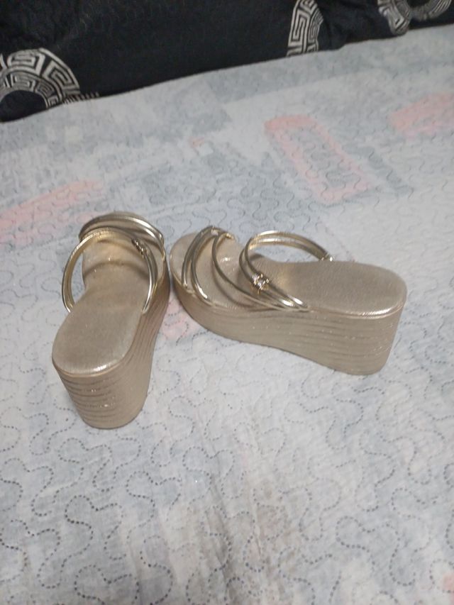 Zapatos plataforma dorados