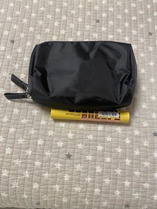 Neceser negro + Rimmel Maybelline
