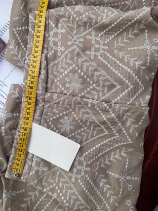 Pantalones beige bordados