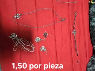 Pulseras,pendiente,tobilleras y anillos