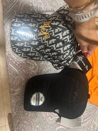 Gorras Dior & Armani - ¡Nuevas!
20 una 30 las dos