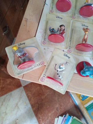 Personaggi Disney e libri Disney. 
36 in totale. 