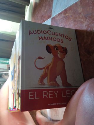 Personaggi Disney e libri Disney. 
36 in totale. 