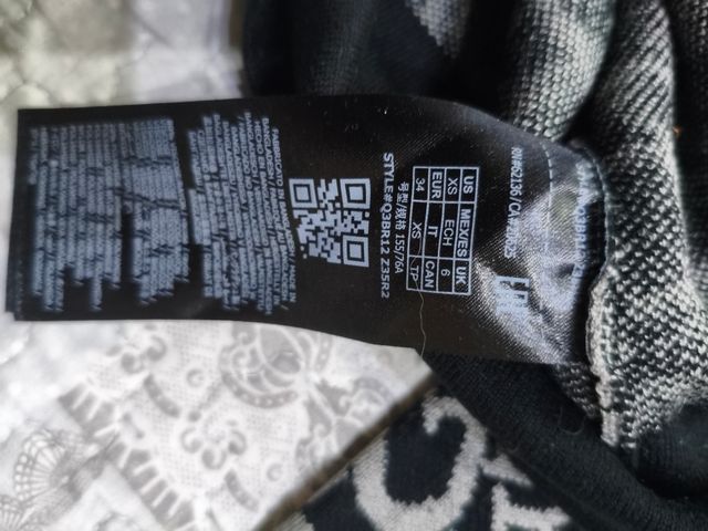 Maglia Guess nera e bianca