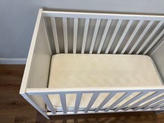 Cuna bebé blanca de madera con colchón 