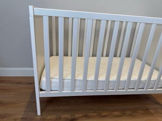 Cuna bebé blanca de madera con colchón 