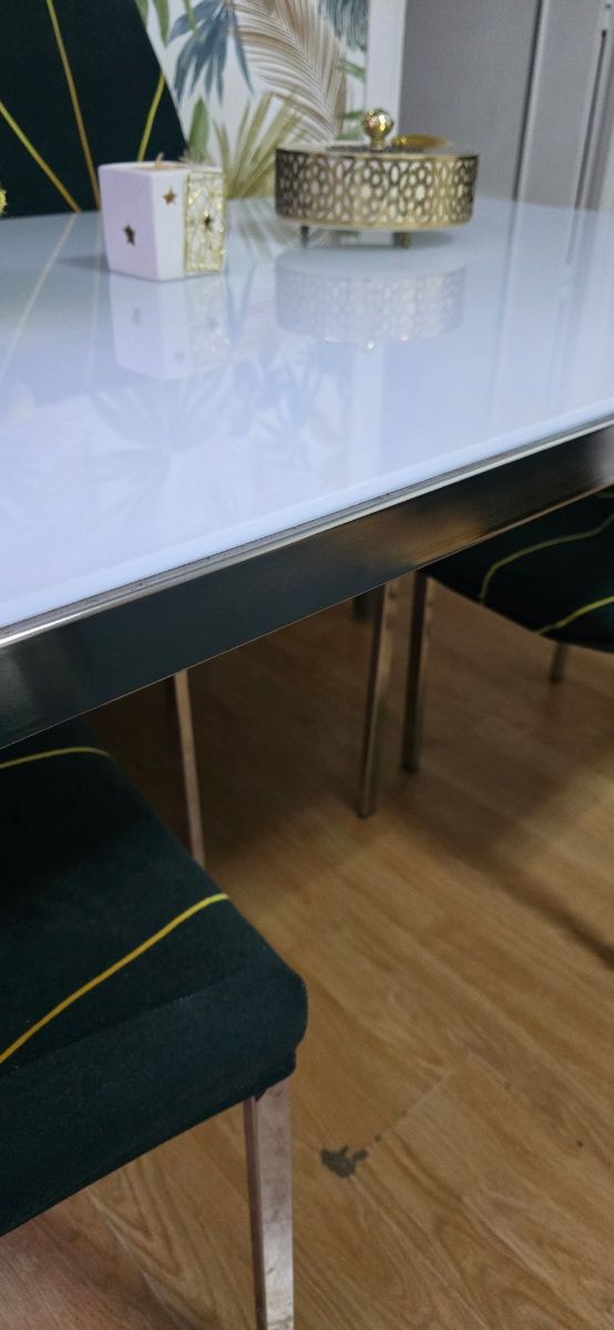 Mesa Comedor Moderna sin sillas.only sell them in